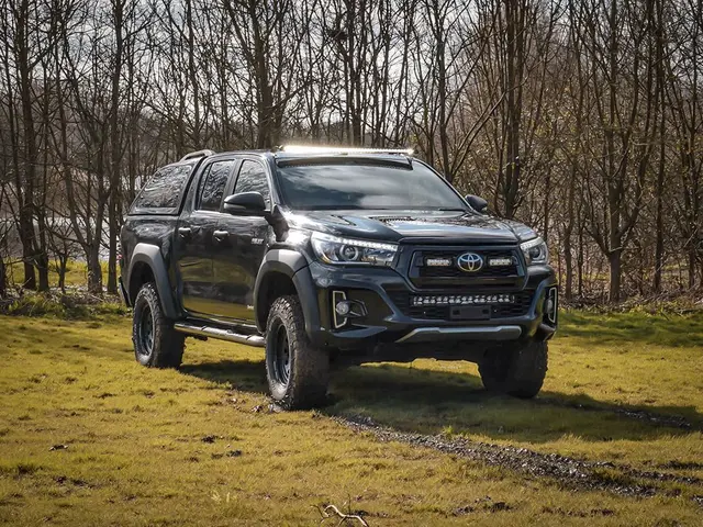 LAZER Takmonteringssett for Toyota Hilux 2015->, uten takrails 