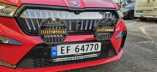 RAW CARBON fjernlys 9" m/dynamisk gult el. hvitt parklys, 170W 