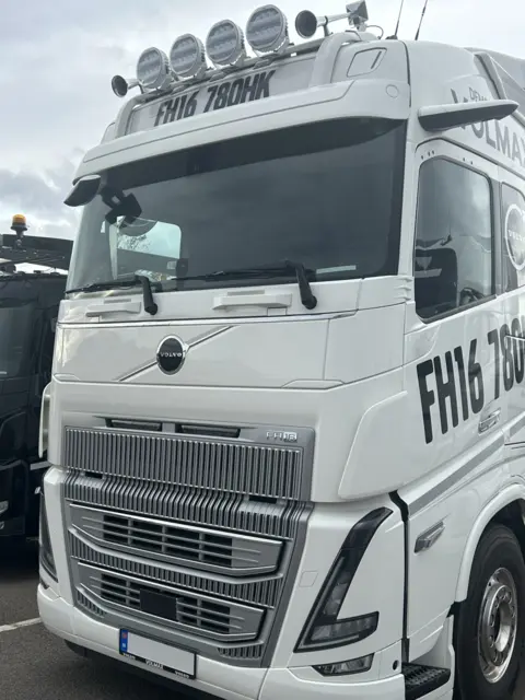 Fjernlyspakke med OZZ XB1 15" for Volvo FH og FH16 2021-> 