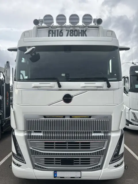 Fjernlyspakke med OZZ XB1 15" for Volvo FH og FH16 2021-> 