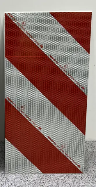 Skilt Breddemarkør høyre svensk type, 28x56cm 