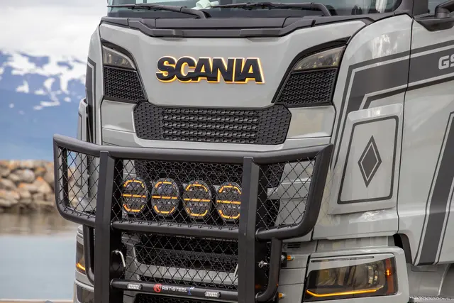 OZZ XR2 P9" fjernlys Sort 16 LED, m/parklys, 15000 lumen 