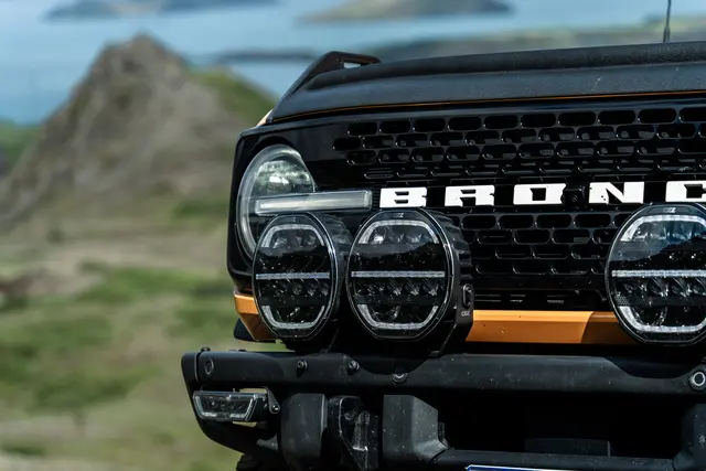 OZZ XR2 P9" fjernlys Sort 16 LED, m/parklys, 15000 lumen 