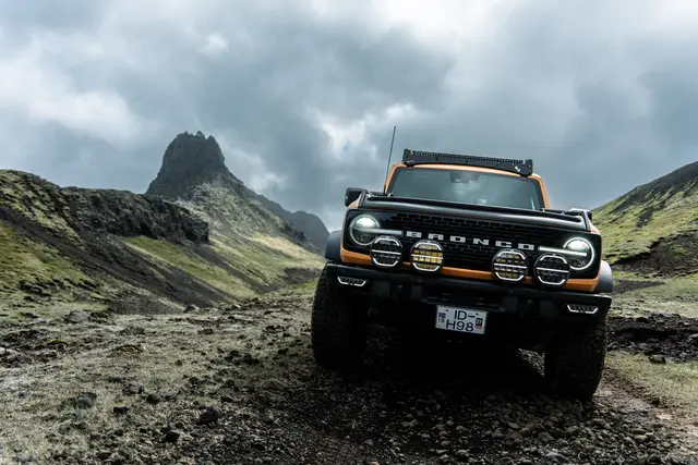 OZZ XR2 P9" fjernlys Sort 16 LED, m/parklys, 15000 lumen 