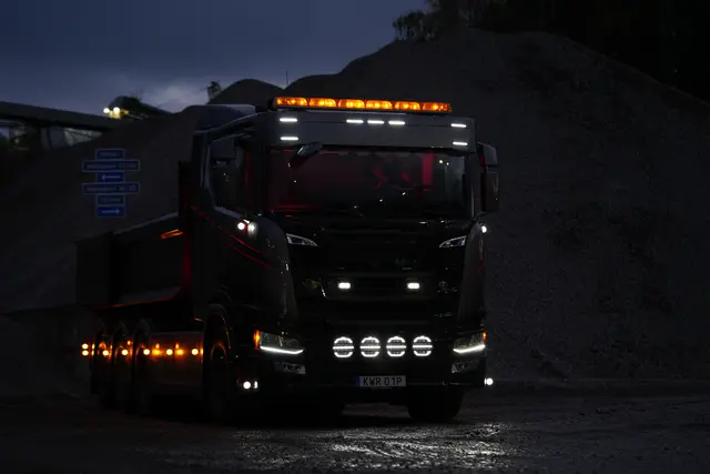 OZZ XR2 P9" fjernlys Sort 16 LED, m/parklys, 15000 lumen 