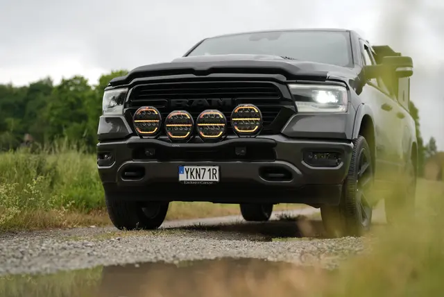 OZZ XR2 P9" fjernlys Sort 16 LED, m/parklys, 15000 lumen 