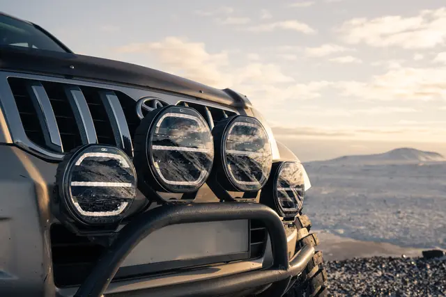 OZZ XR2 P9" fjernlys Sort 16 LED, m/parklys, 15000 lumen 