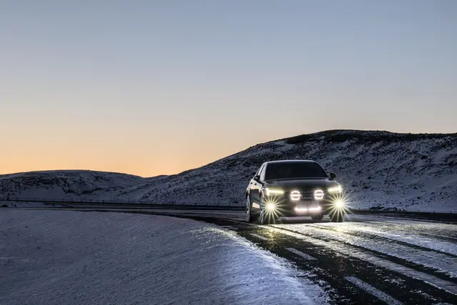 OZZ XR2 P9" fjernlys Sort 16 LED, m/parklys, 15000 lumen 