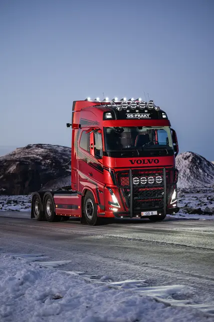 OZZ XR2 P9" fjernlys Sort 16 LED, m/parklys, 15000 lumen 