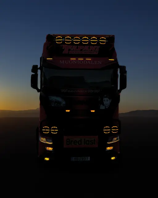 OZZ XR2 P9" fjernlys Hvit 16 LED, m/parklys, 15000 lumen 