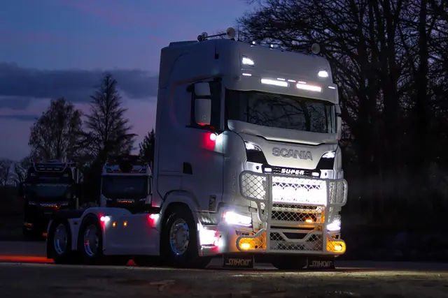 OZZ XR2 P9" fjernlys Hvit 16 LED, m/parklys, 15000 lumen 