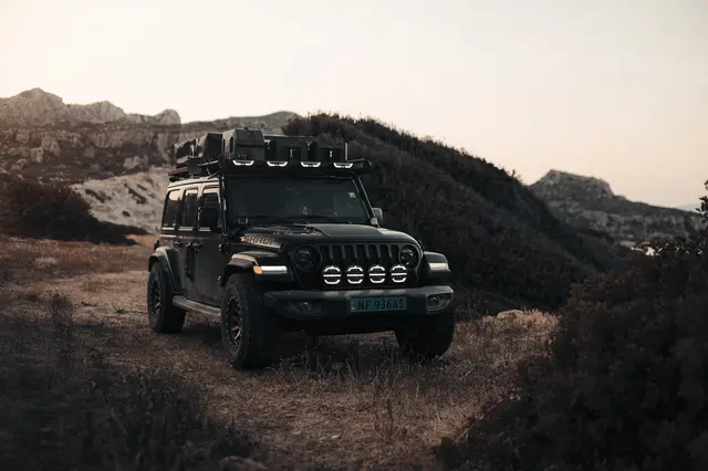 OZZ XR2 P fjernlys 7" Sort 16 LED m/parklys 7200 lumen 