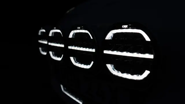 OZZ XR2 P fjernlys 7" Hvit 16 LED m/parklys 7200 lumen 