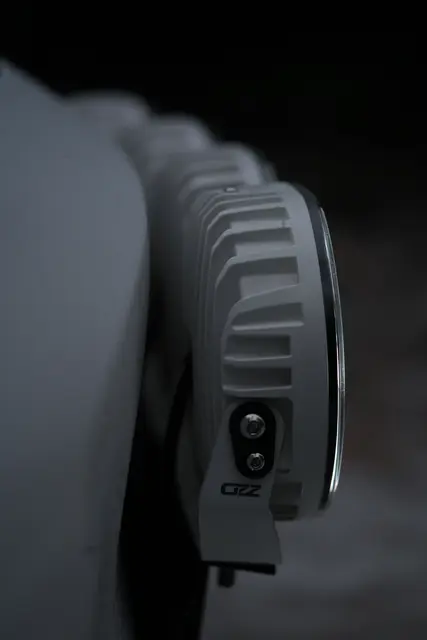 OZZ XR2 P fjernlys 7" Hvit 16 LED m/parklys 7200 lumen 