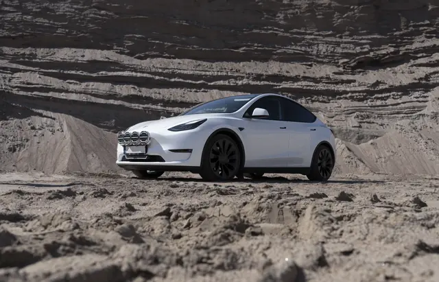 OZZ XR2 P fjernlys 7" Hvit 16 LED m/parklys 7200 lumen 