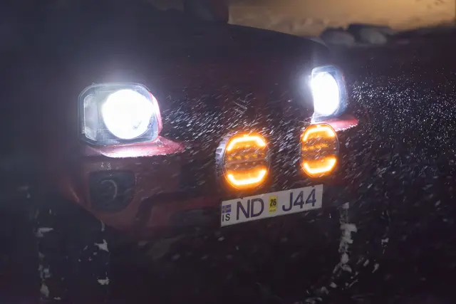 OZZ XR3 P9" fjernlys m/varsellys Helhvit 16 LED, parklys, 15000 lumen, R65 