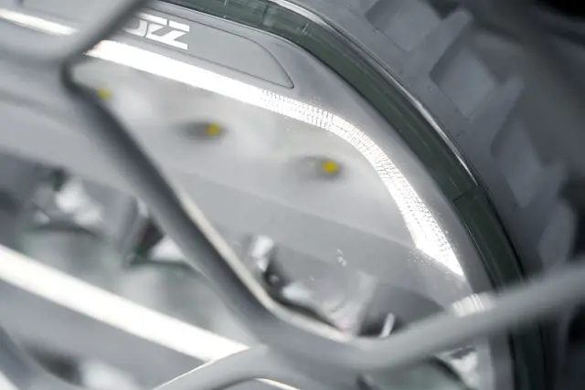 OZZ XR3 P9" fjernlys Helhvit 16 LED, parklys, 15000 lumen 