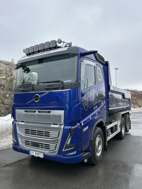 OZZ SQR 7" fjernlys 178mm med park- og varsellys, sort hus 