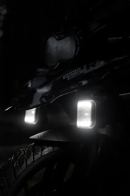 OZZ SQR 3" fjernlys Sort m/hvitt eller oransje parklys 