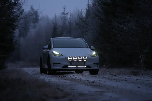 OZZ XB1 P27" fjernlys LED-bar kurvet m/posisjonslys Sort hus 