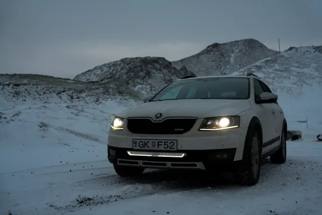 OZZ XB1 P27" fjernlys LED-bar kurvet m/pos.lys Hvitt hus 