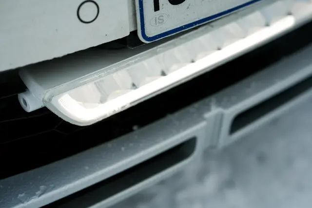 OZZ XB1 P27" fjernlys LED-bar kurvet m/pos.lys Hvitt hus 