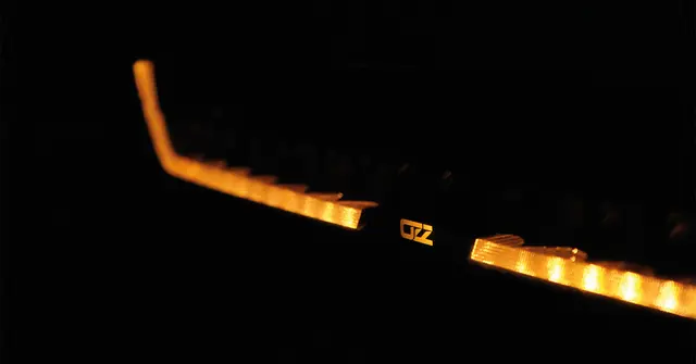 Fjernlyspakke med OZZ DRB1 P20" (sort), brakett og ledningsnett 