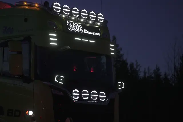 OZZ XH1 brøytelys H/V 150x150/215mm 4 LED, nærlys og fjernlys m/varme 