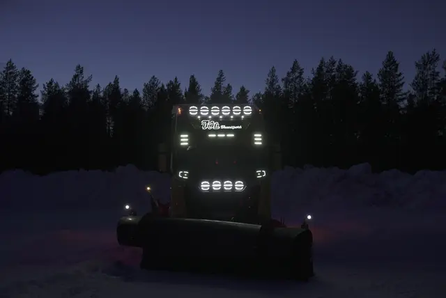 OZZ XH1 brøytelys H/V 150x150/215mm 4 LED, nærlys og fjernlys m/varme 