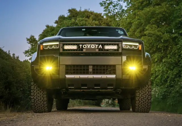 LAZER Tåkelys oppgr. f/ Toyota LC250 24- m/2x Carbon-2 Drive (gul nærlysmodus) 