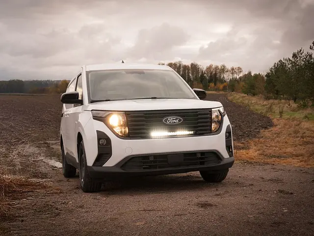 LAZER Ford Transit Courier 2023-> Grillkit med Glide Elite 52cm 