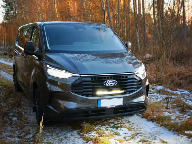 LAZER Ford Transit Custom 2024-> Grillkit med Glide Elite 52cm 