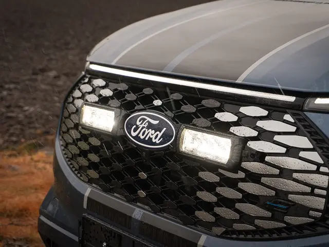 LAZER Ford Transit Cutom Electric 2024-> Grillkit med LAZER TR750 G2 