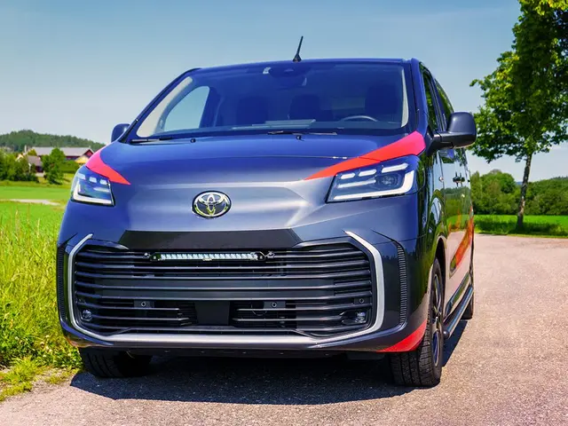 LAZER Toyota Proace 2023-> Grillkit med Linear18 Elite 