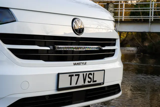 LAZER VW Transporter T7 (2025->) Grillkit med Glide Elite 52cm m/parklys 
