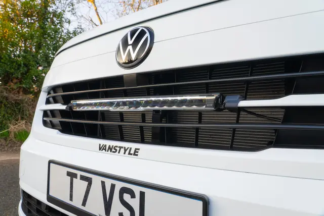 LAZER VW Transporter T7 (2025->) Grillkit med Glide Elite 52cm m/parklys 